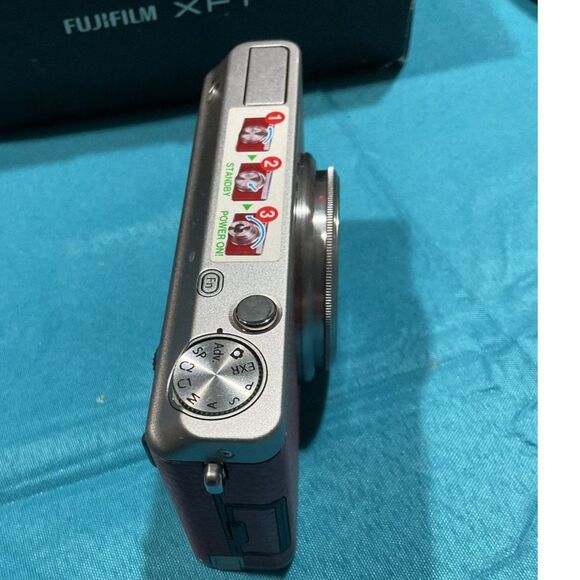 Fujifilm XF1 12.0MP Compact Digital Camera Red - Picture 5 of 10